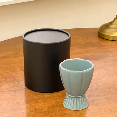 メロン瓶しぼりカップ[青い世界を創る、高麗象形青磁]展示