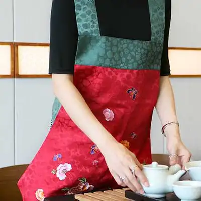 당意刺繍エプロン 赤色