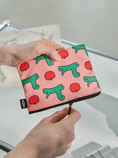 Jogumanx Colle Bracheo Together Pattern Pouch (S)