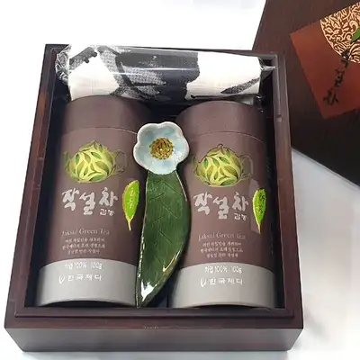 Premium Tea Set No. 3 - Green Tea Gamnung 2 Cans Pine Wood Box Gift Set with Tea Scoop and Tea Strainer