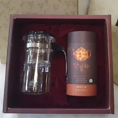 Persimmon Leaf Tea Gift Set Made by Master Craftsman with Taiwanese Convenient Tea Set Piao Yilbae for Lunar New Year and Chuseok