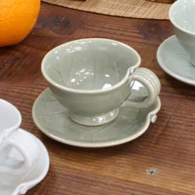 Leaf-Motif Espresso Cup and Saucer Set / Herbal Tea & Green Tea Sharing Cup