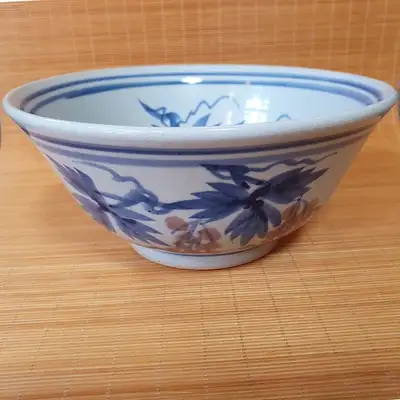 [Handoyo] White Porcelain Blue and Red Oxide Grape Pattern Large Tea Bowl by Master Craftsman No. 14 Seo Kwang-soo of the Republic of Korea