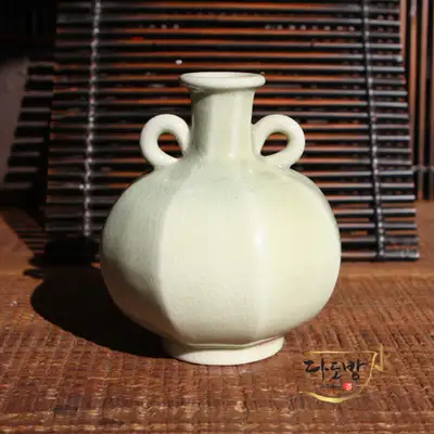 Handoyo Flower Vase No. 2 - Masterpiece by Korean Master Craftsman No. 14 Seo Gwang-su