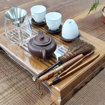 Pu-erh Tea Set for 3 People, Xin 10 Size / Small Bamboo Tea Tray / Ceramic Cups and More