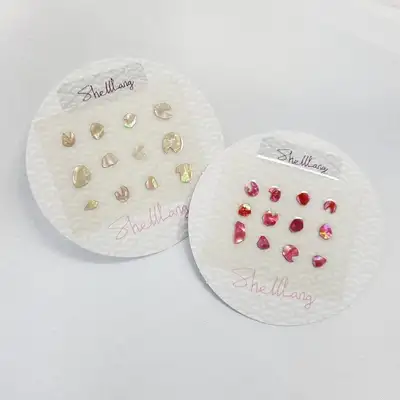 散りゆく梅の花びら螺鈿ステッカー