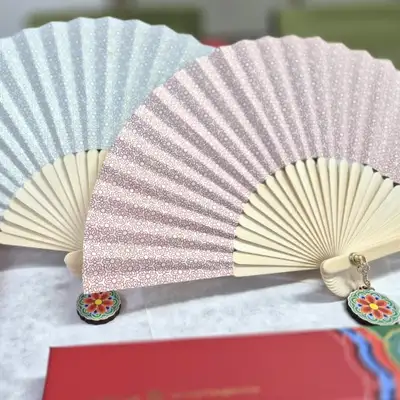 慶州殿配禮閣丹青紋韓紙扇