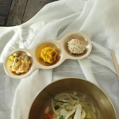 Myungseong Yugi Sharing Sauce Dish 3-Compartment