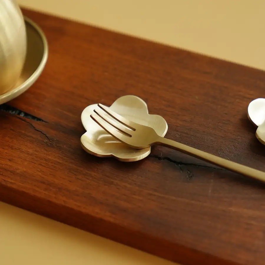 Bangjja Yugi Cherry Teaspoon + Flower Spoon Rest Set (2 Pieces) — 4