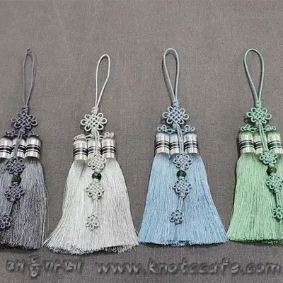 Hanbok Norigae with Three Tassels - Front Tie Style