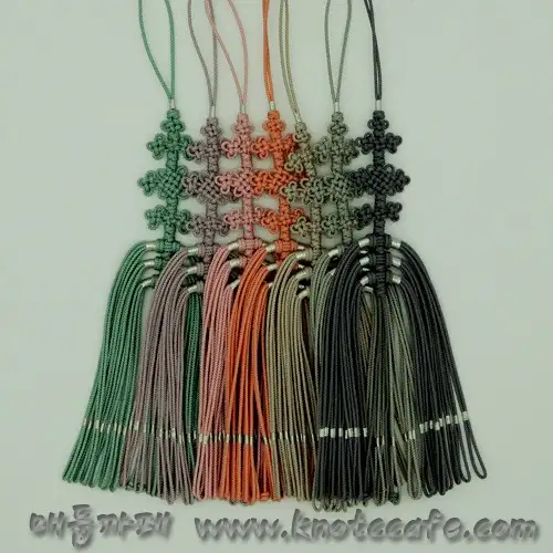 韓服裝飾 章魚腳飾品 中 -銀線邊