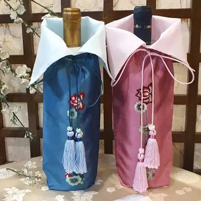 Wine Cover with Lotus Embroidery