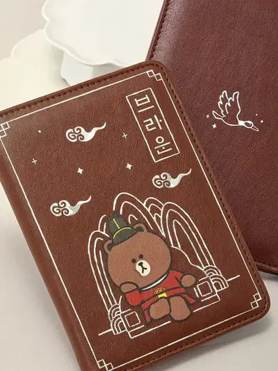 LINE FRIENDS ブラウン K-スーベニア 王様 パスポートケース