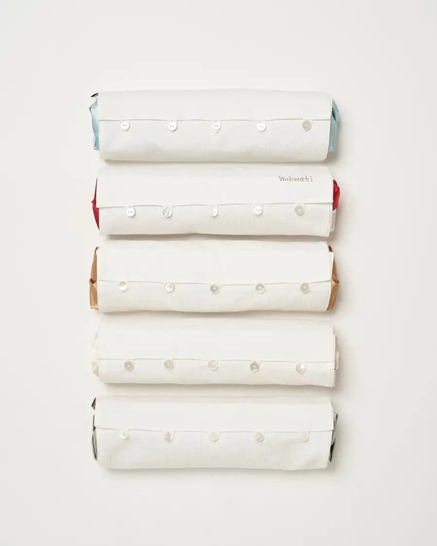 [Free Embroidery Service] Flower and Bird Silk Neck Pillow - 5 Colors — 2