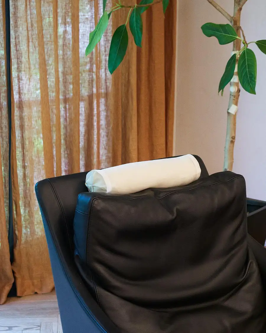 [Free Embroidery Service] Flower and Bird Silk Neck Pillow - 5 Colors — 6