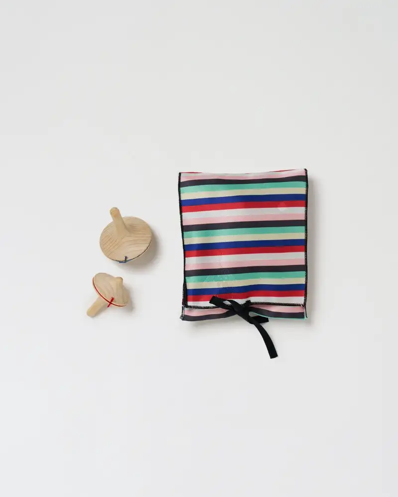 Wooden Top Spinning Toy with Saekdong Pouch — 1