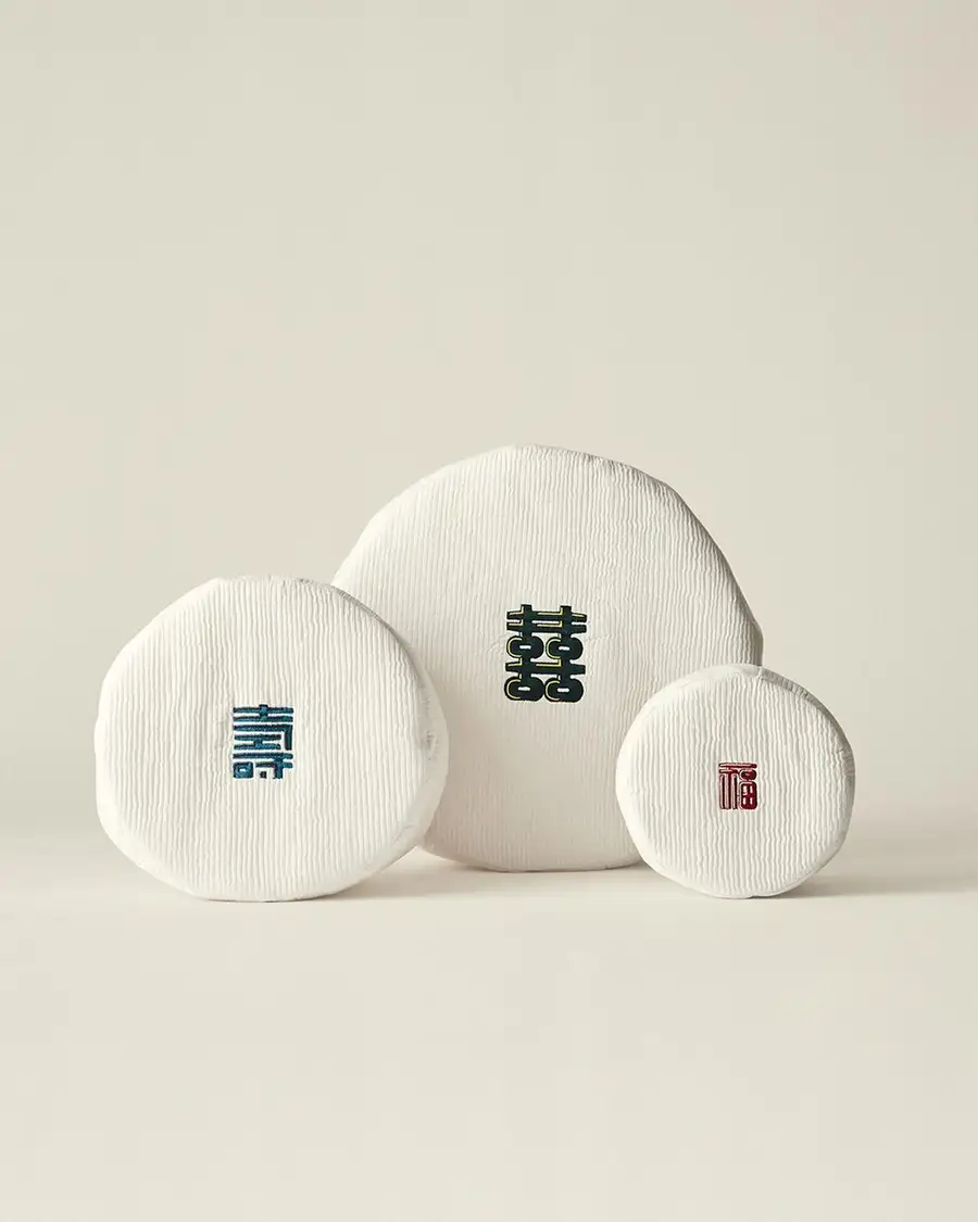 Hee Soo Bok Tag Gift Set - Hee Soo Bok Embroidered Round Quilted Box — 2
