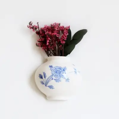 白磁青花牡丹文壺 マグネット