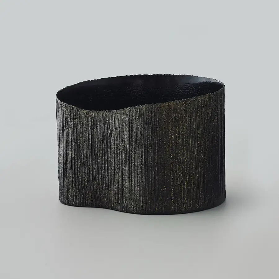 Lacquered Basket Field (Medium) — 2