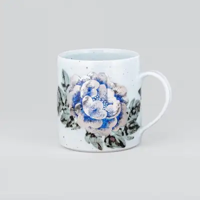 青白磁プラチナ彩牡丹文カップ(1p)
