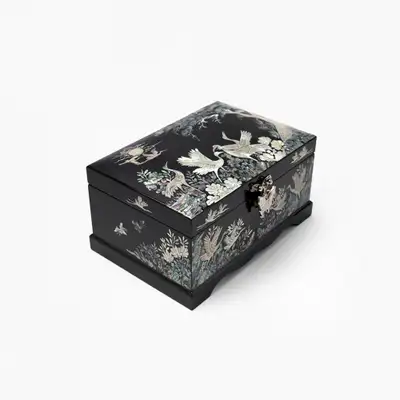 満月松鶴文様螺鈿宝石箱（黒）