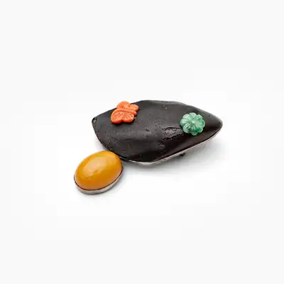 琥珀（蜜蝋）ブローチ
