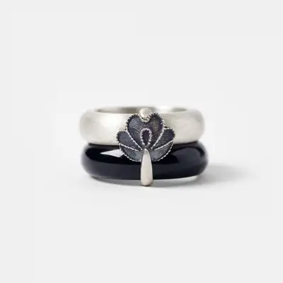 花蕾シルバー黒玉リング