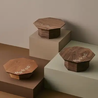 梅の八角木製卓