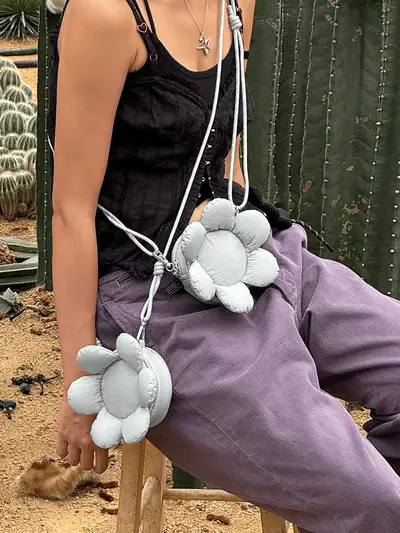コレ フラワー キーリングバッグ ムーンロック グレー