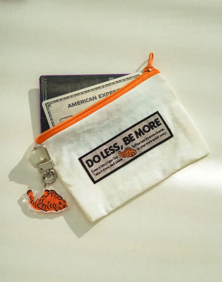 DO LESS, BE MORE Square Pouch S — 2