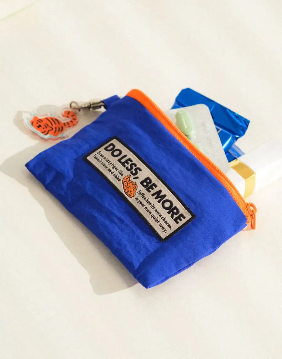 DO LESS, BE MORE Square Pouch S — 3