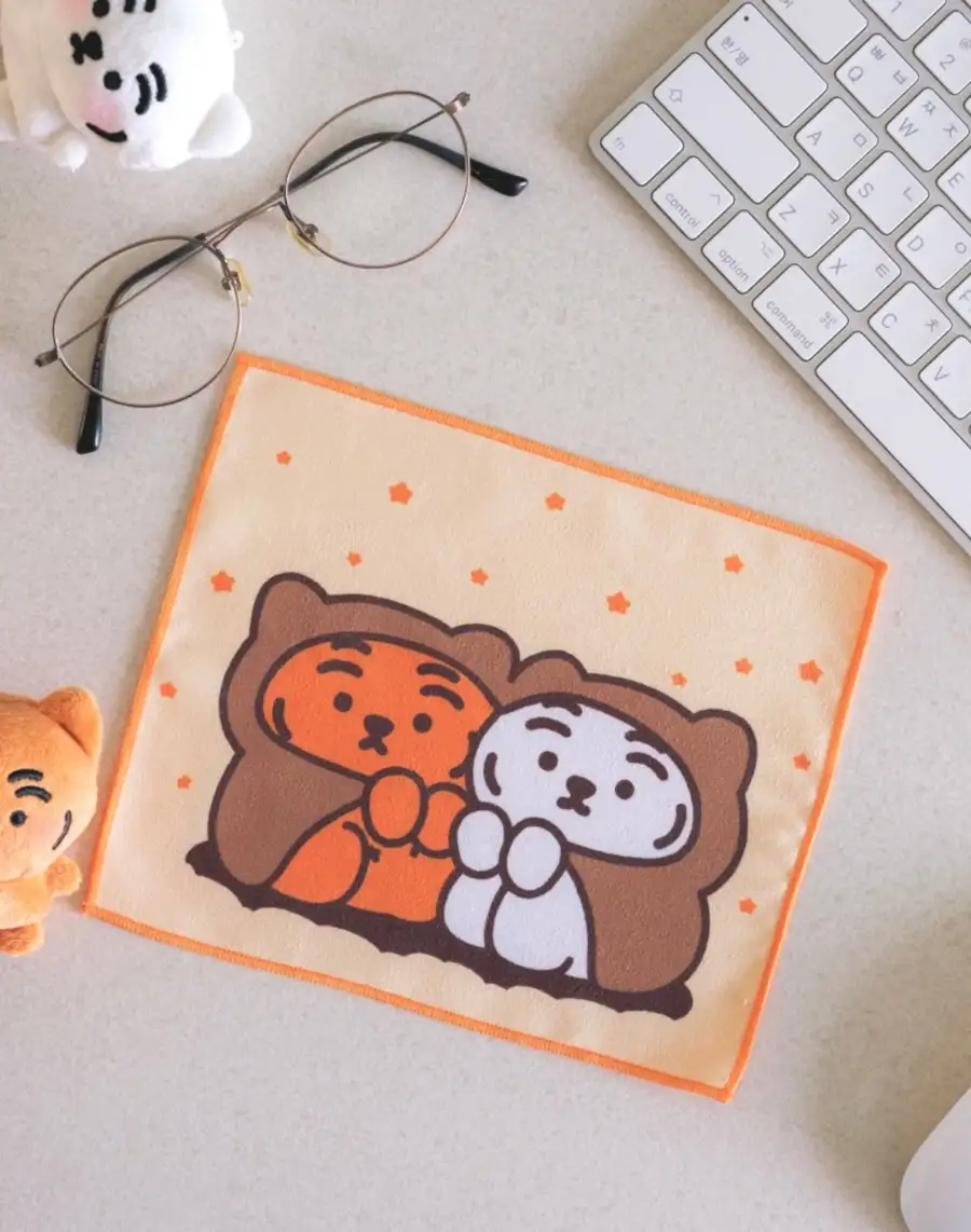 Blanket Tiger Eyeglass Cleaner — 1