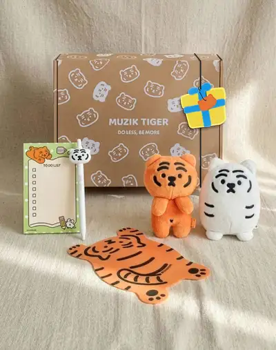 办公室礼品套装（显示器公仔+减压球+鼠标垫+凝胶笔+待办事项清单）