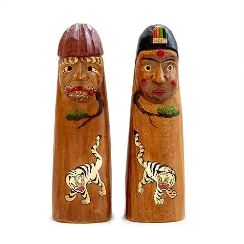 Traditional Woodcraft Jangseung Decoration Set — 1