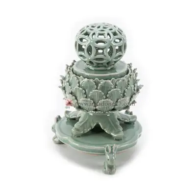 Celadon Openwork Seven-Treasure Pattern Covered Incense Burner - Goam Work (Medium)