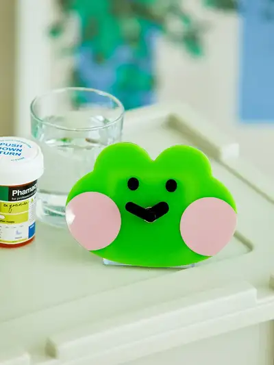 LINE FRIENDSミニニレニニ卓上時計