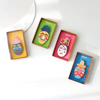 Traditional Character Frame Magnet C - Traditional Mask