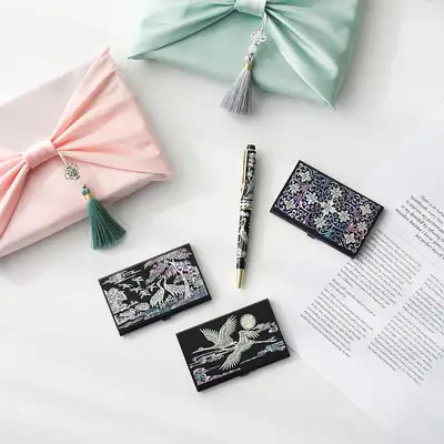 (2-Piece Set) Mother-of-Pearl Business Card Case with Cutting Technique + Crane and Pine Tree Mother-of-Pearl Ballpoint Pen