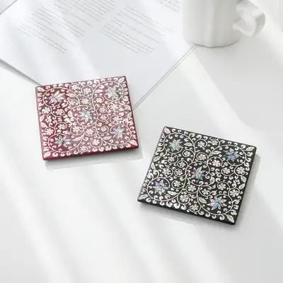 Mother-of-Pearl Lacquerware Square Coaster (Dangsomun Pattern)