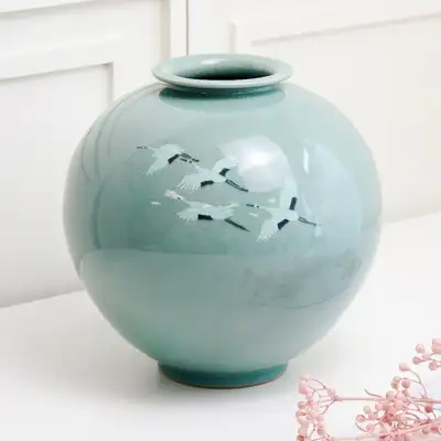 도城青瓷阴刻鹤瓶（大）25厘米