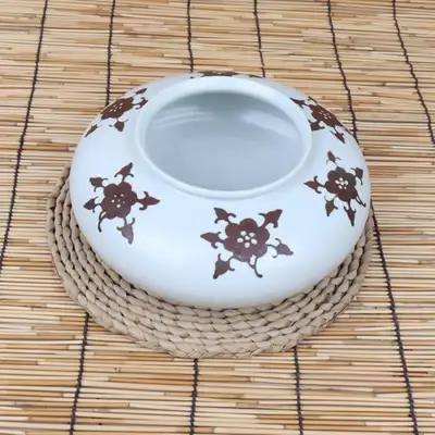 青花白瓷铁化草花纹壶