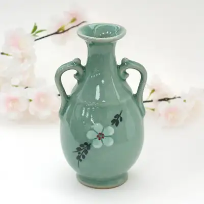 青瓷花叶花瓶