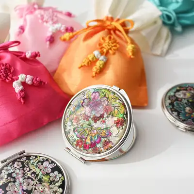 Mother-of-Pearl Hand Mirror Medium K + Silk Pouch Set (Choice)