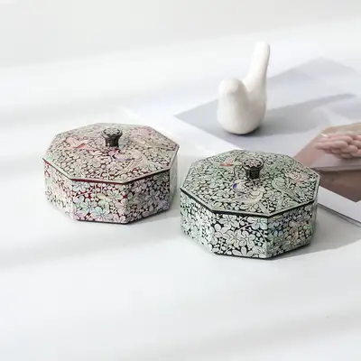 Nacre Lacquerware Plum Blossom Knob Octagonal Shell Box (9cm)
