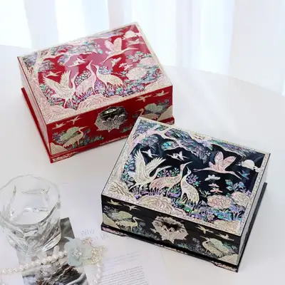 螺钿漆器松鹤彩色两层贝壳珠宝盒 18厘米