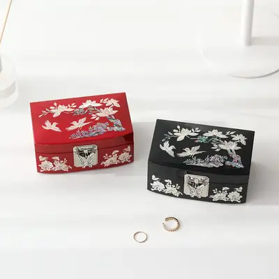 螺钿漆器前滚式贝壳珠宝盒(14厘米) 花蝶