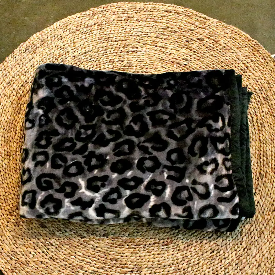 ブラックレオパード極細ミンク毛布 | 厚手ヒョウ柄ブランケット — 3