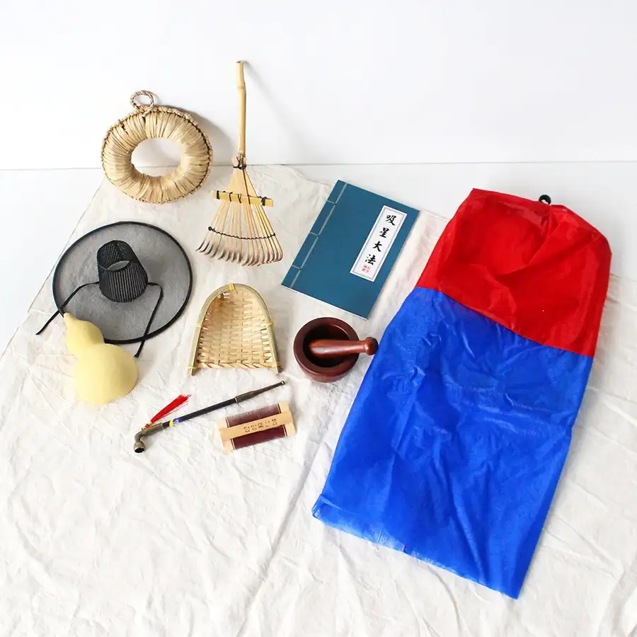 Traditional Culture Experience 10-Piece Set (Yangban Gat, Blue Lantern, Rake, Mortar, Mini Chest, Comb, Thread Roller, Gourd, Long Pipe)