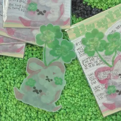 Sossoroun | Semi-Transparent Clover Bookmark