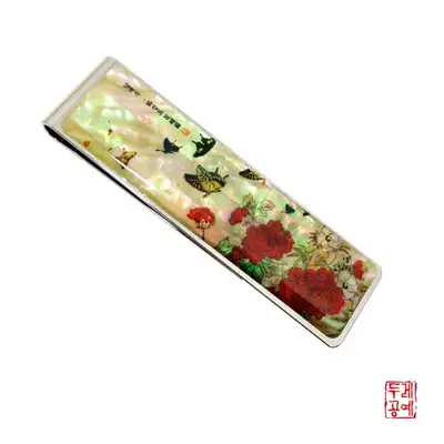 [ナム・ゲウ] 花蝶図 - シャクヤク花と蝶 マネークリップ